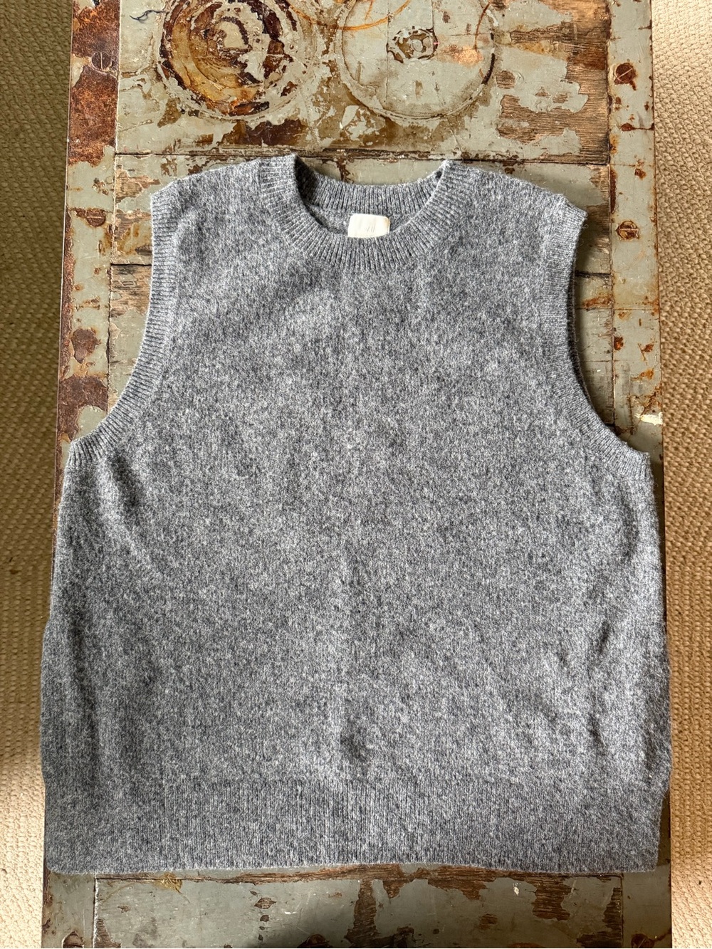 H&M Women’s Charcoal Gray Crewneck Sleeveless Sweater Vest